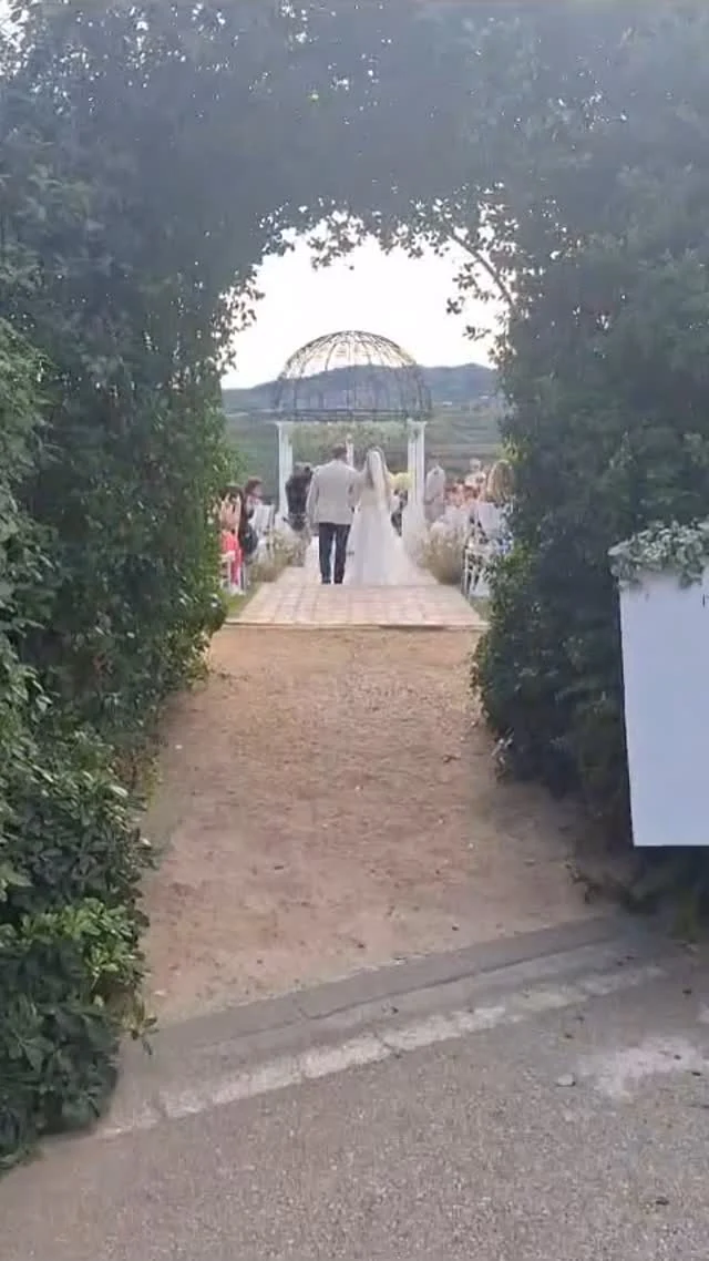 Your ceremony is about connection not content 🤍
Don’t be afraid to ask your guests to leave the photos and videos to the professionals and be there in the moment x